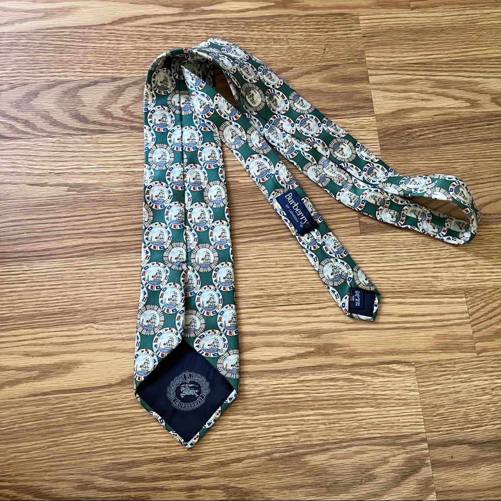 Vintage Burberrys green 100% silk Necktie with Sailing Ships - Picture 5 of 7